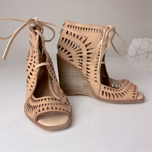 Jeffrey Campbell Laser Cut Rodillo Hi Wedge Lace Up Tan Gladiator Sandal Size 5 - Picture 2 of 11